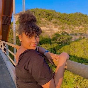 Meet your Posher, Estefania